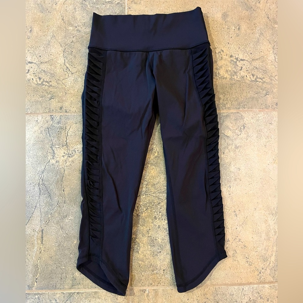 Lululemon Cropped Leggings, Size 6